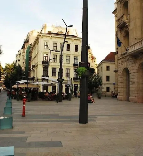 아파트 Pedestrian Area, Center